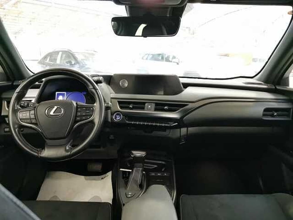 Lexus UX usata a Chieti (12)