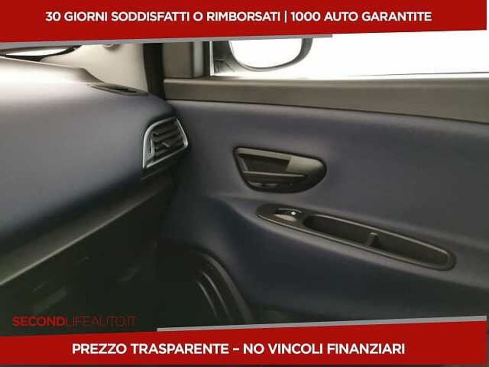 Lancia Ypsilon nuova a Chieti (15)