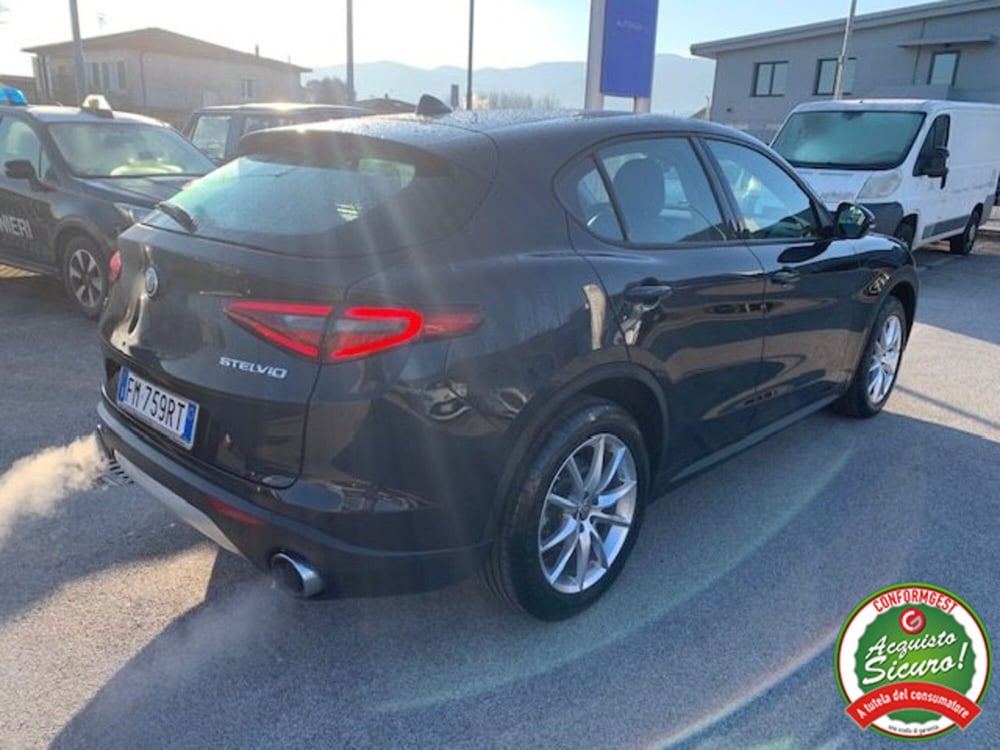 Alfa Romeo Stelvio usata a Lucca (2)