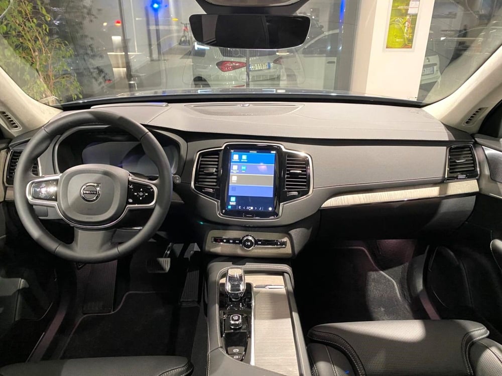 Volvo XC90 nuova a Bari (11)