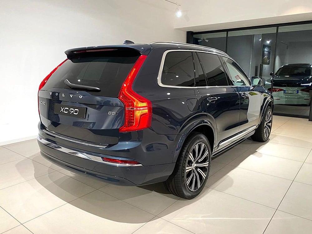 Volvo XC90 nuova a Bari (2)