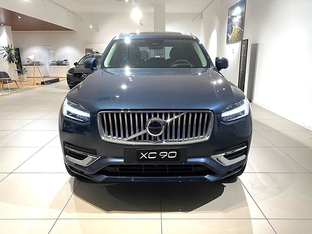 Volvo XC90 nuova a Bari (3)