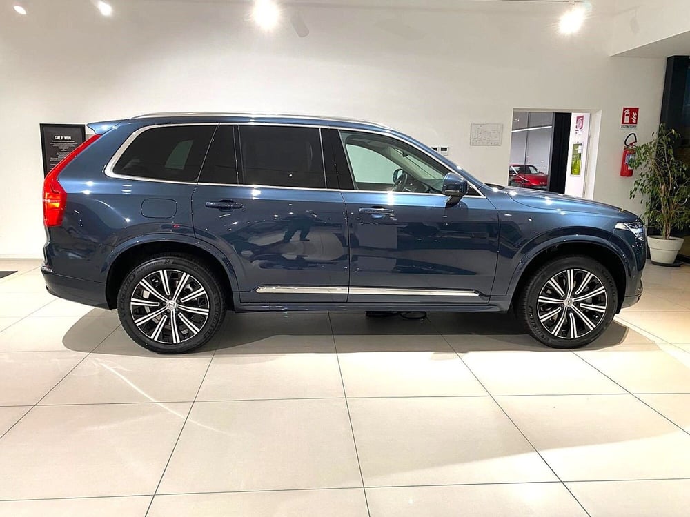 Volvo XC90 nuova a Bari (5)