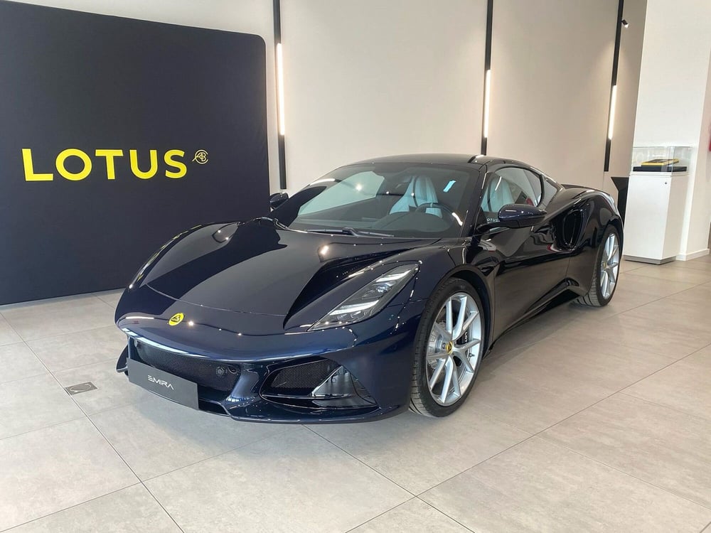 Lotus Emira nuova a Bari