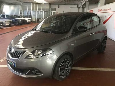 Lancia Ypsilon 1.0 FireFly 5 porte S&amp;S Hybrid Gold Plus del 2023 usata a Varese