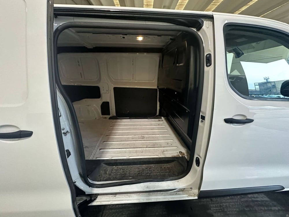 Opel Vivaro Furgone usata a Milano (9)