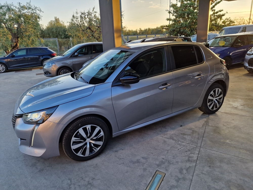 Peugeot 208 nuova a Bari (4)