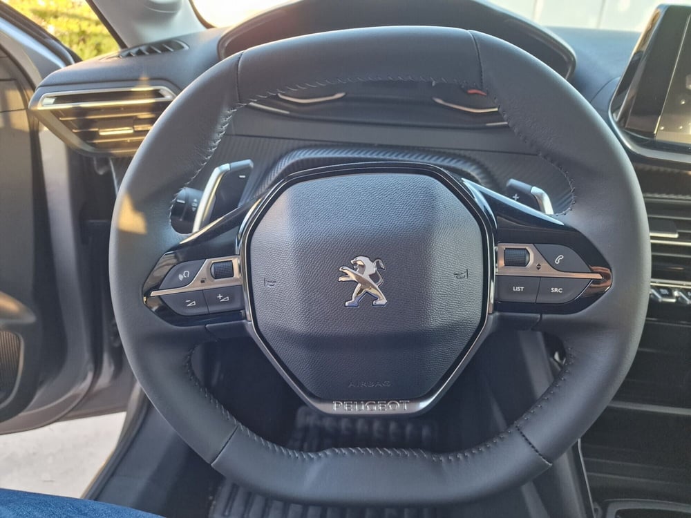 Peugeot 208 nuova a Bari (8)