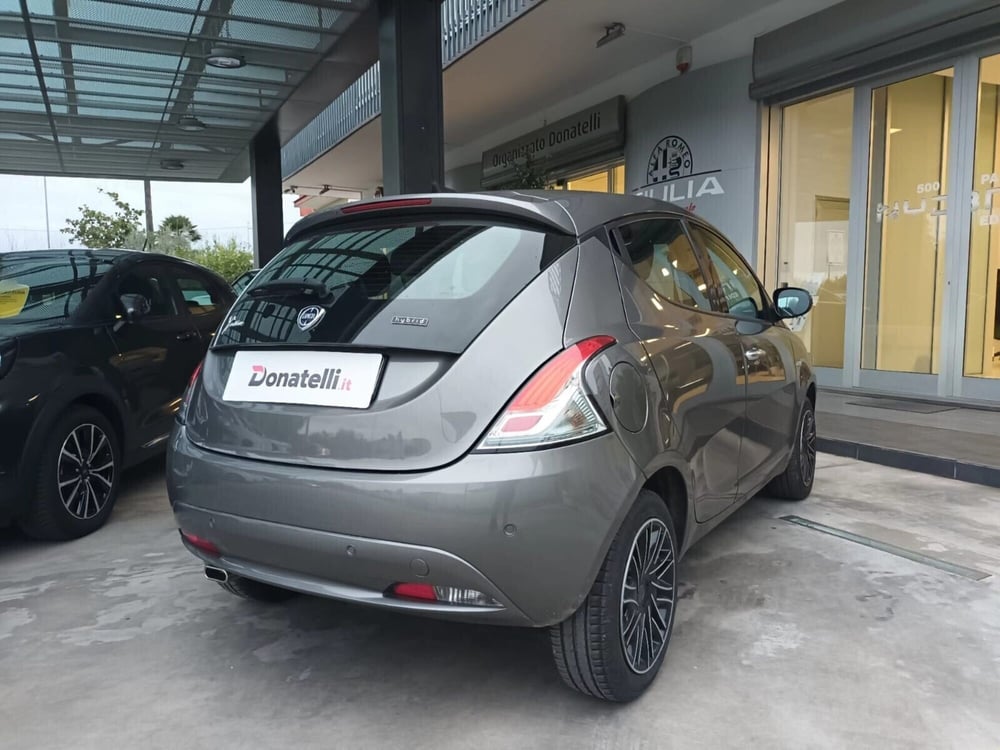 Lancia Ypsilon usata a Bari (18)