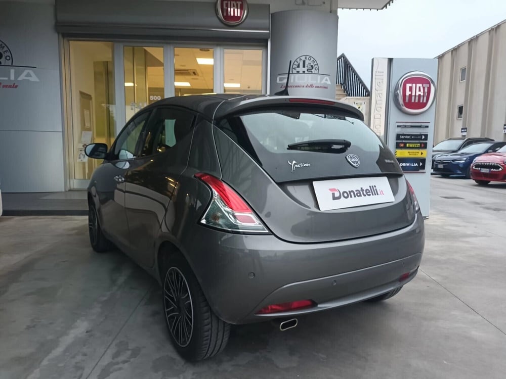 Lancia Ypsilon usata a Bari (19)