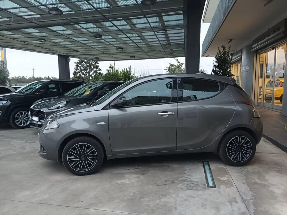 Lancia Ypsilon usata a Bari (6)