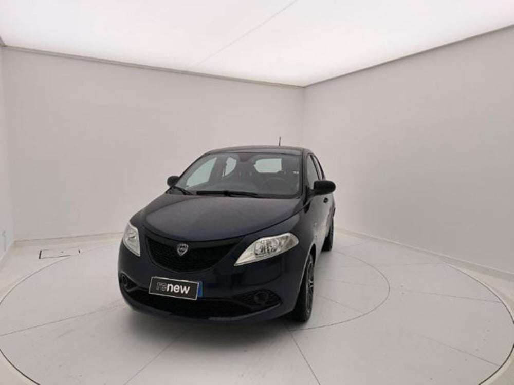 Lancia Ypsilon usata a Pavia