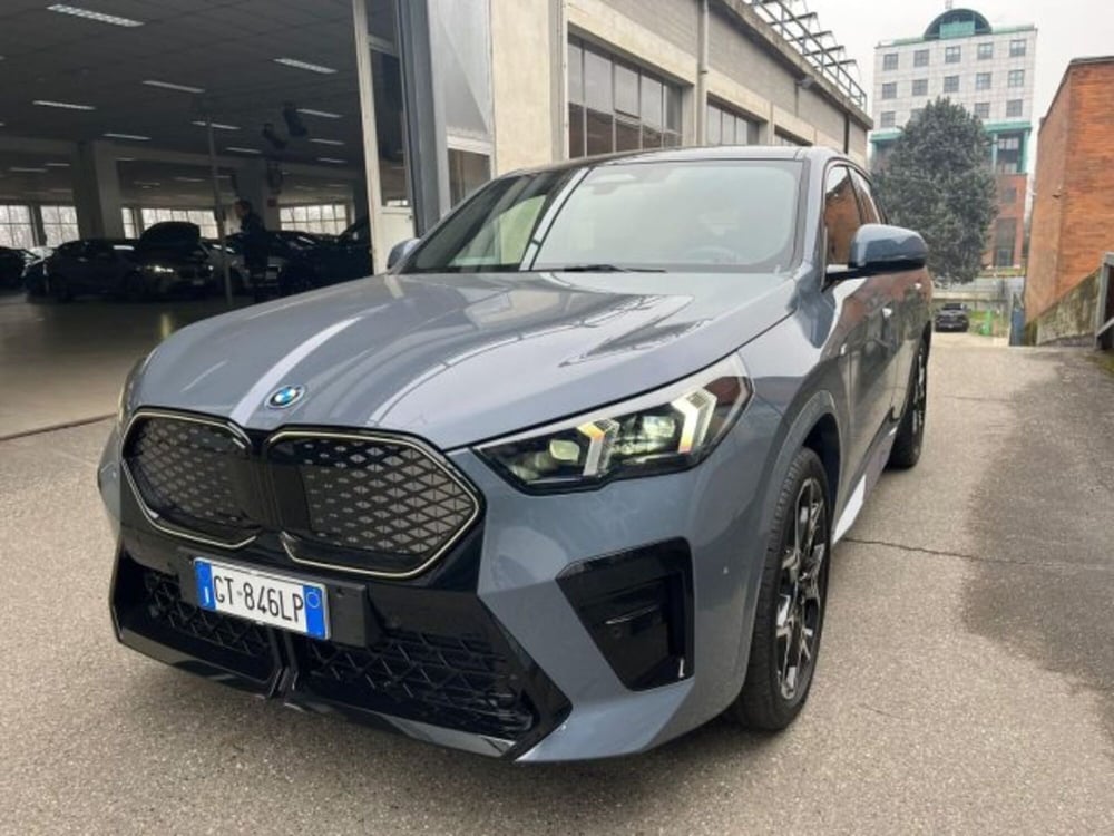 BMW iX2 nuova a Torino