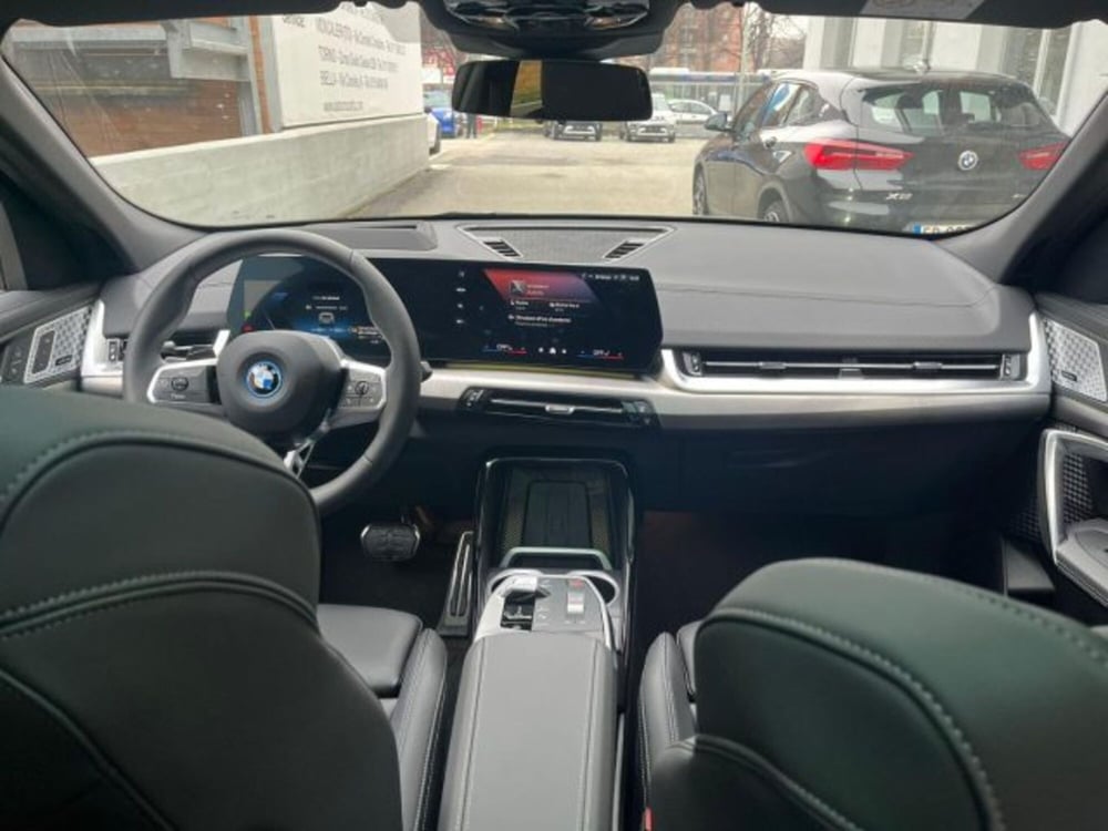 BMW iX2 nuova a Torino (6)