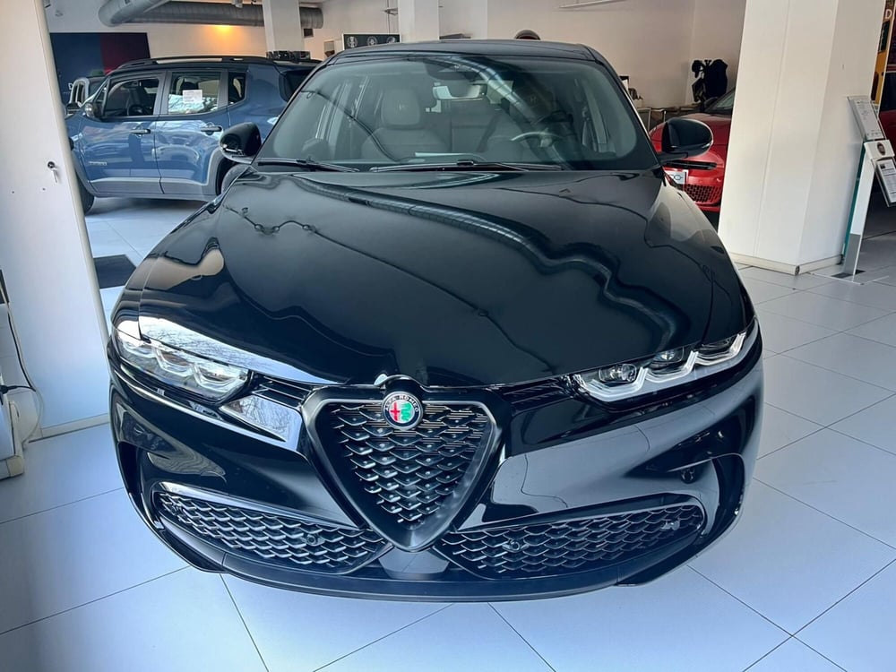 Alfa Romeo Tonale nuova a Milano (2)