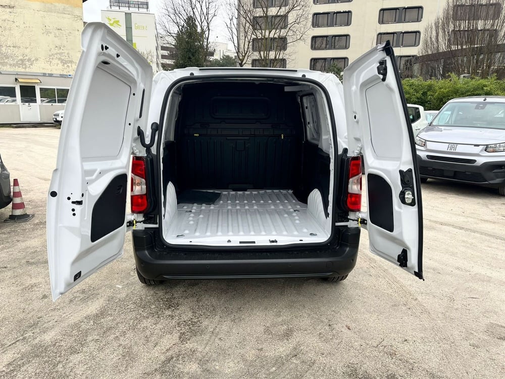 Opel Combo Furgone nuova a Milano (12)