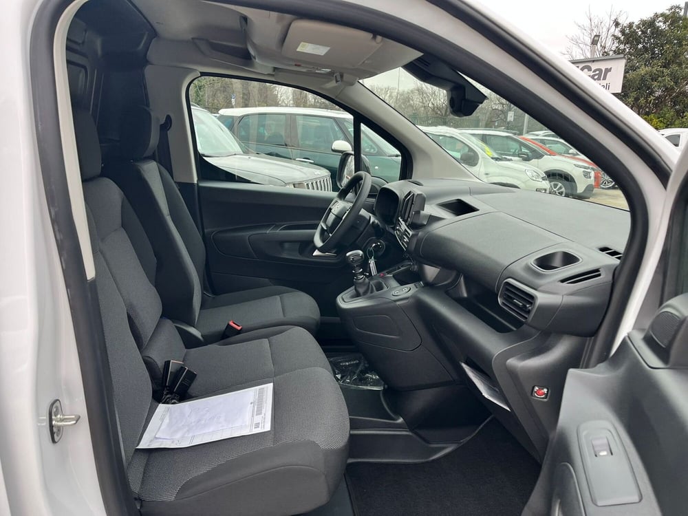 Opel Combo Furgone nuova a Milano (16)