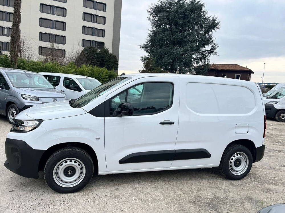 Opel Combo Furgone nuova a Milano (4)