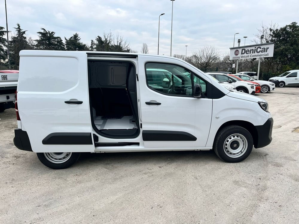 Opel Combo Furgone nuova a Milano (6)