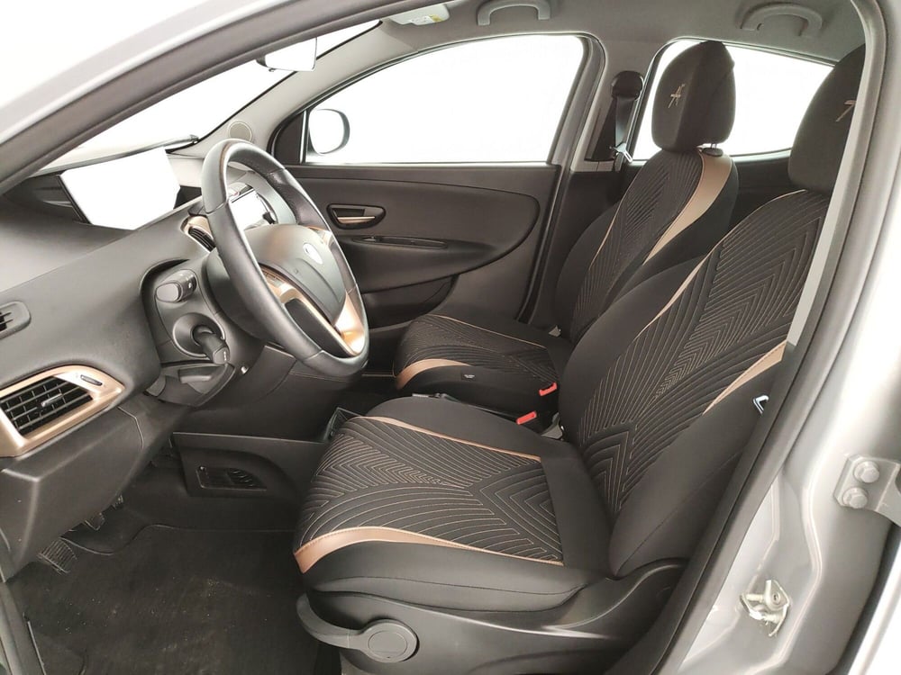 Lancia Ypsilon usata a Caserta (17)