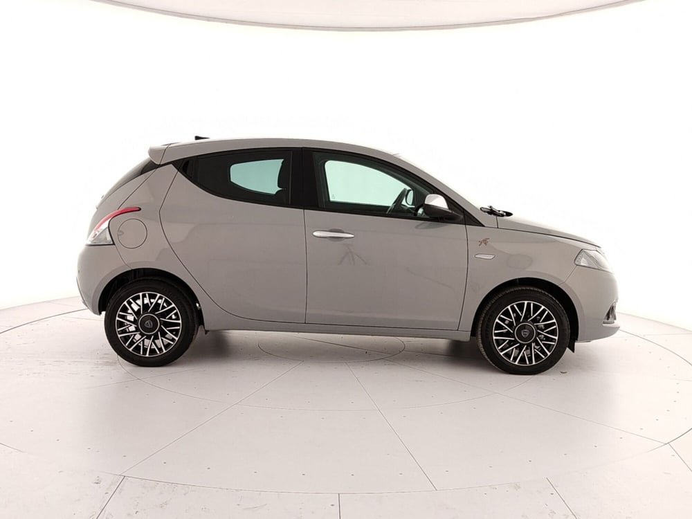 Lancia Ypsilon usata a Caserta (7)