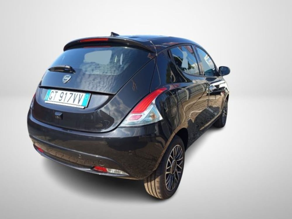 Lancia Ypsilon nuova a Frosinone (10)