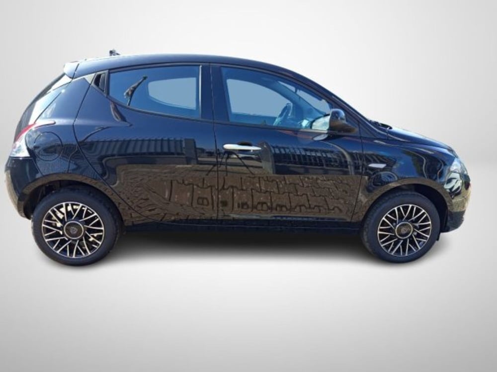 Lancia Ypsilon nuova a Frosinone (2)