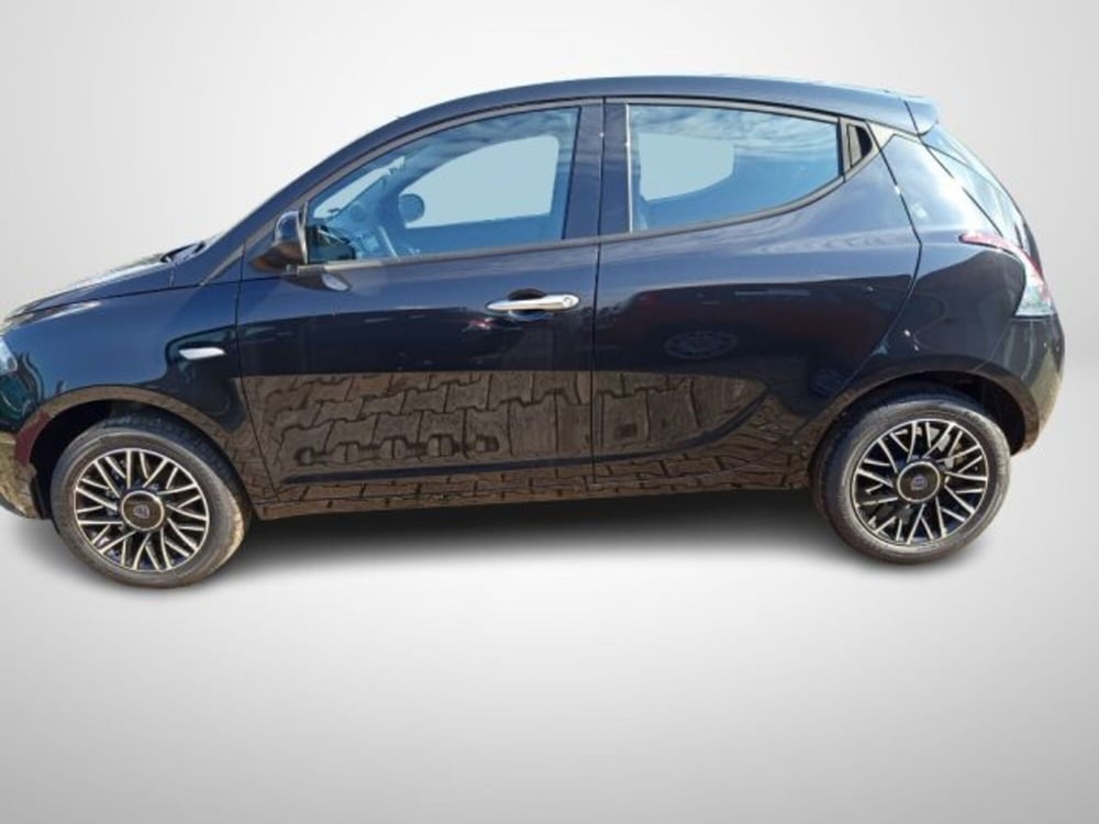 Lancia Ypsilon nuova a Frosinone (4)