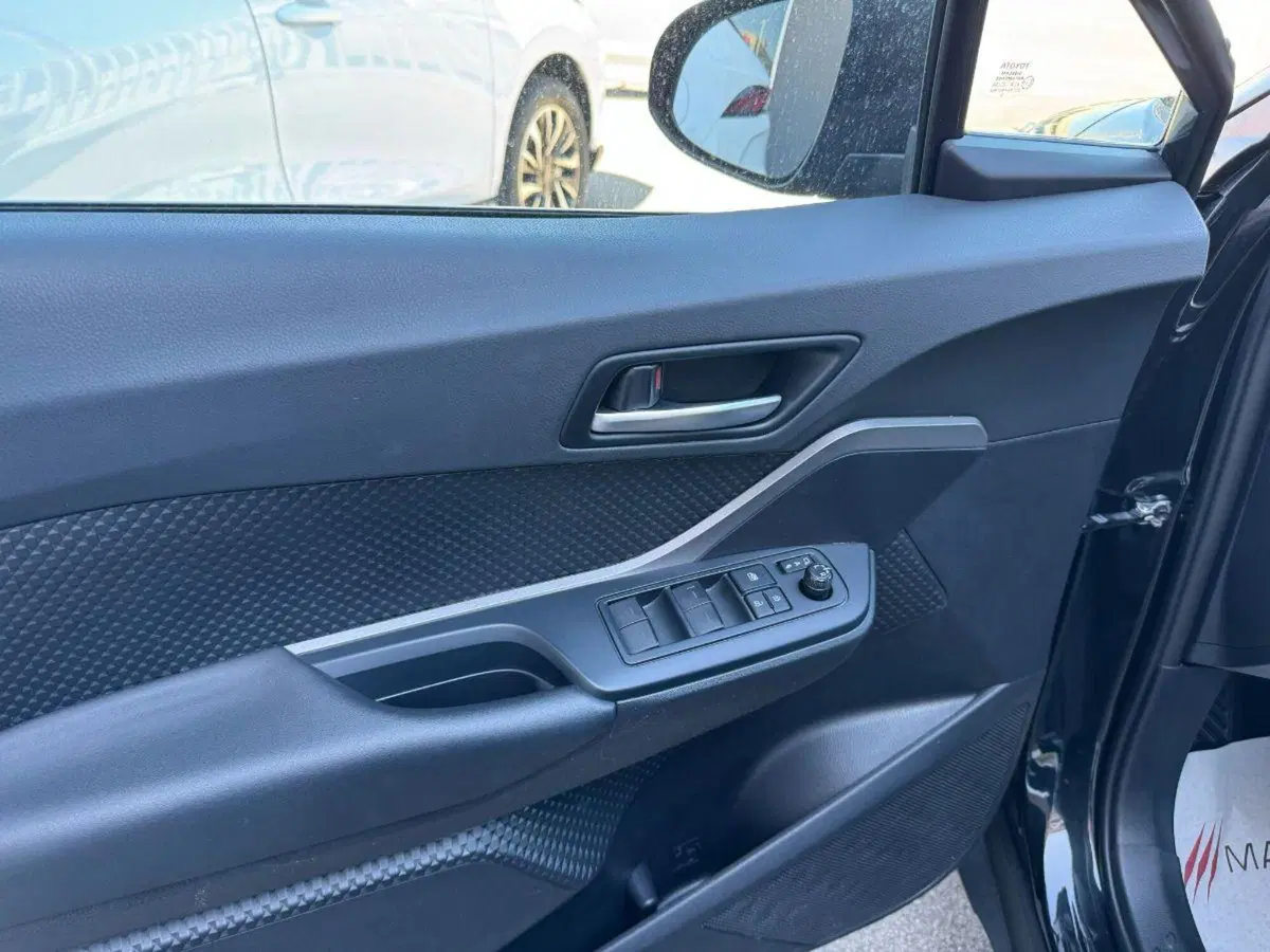 Toyota Toyota C-HR usata a Lecce (12)