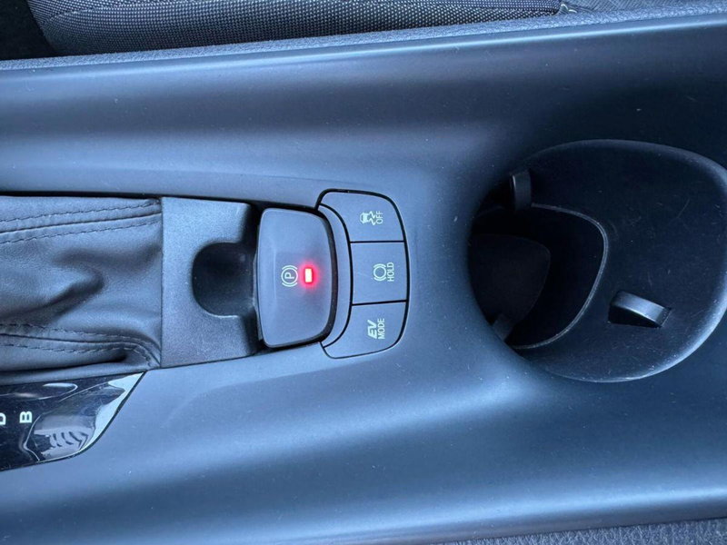 Toyota Toyota C-HR usata a Lecce (13)