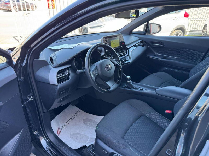 Toyota Toyota C-HR usata a Lecce (14)