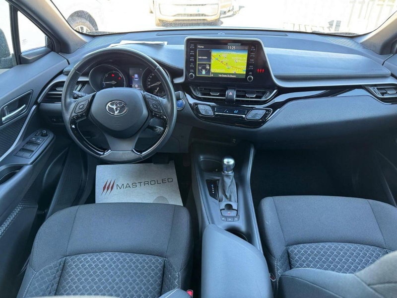 Toyota Toyota C-HR usata a Lecce (15)