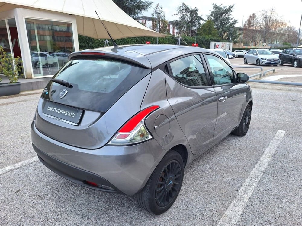 Lancia Ypsilon usata a Bari (2)