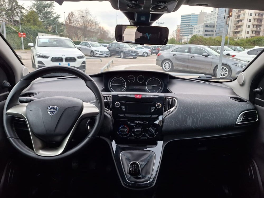 Lancia Ypsilon usata a Bari (8)