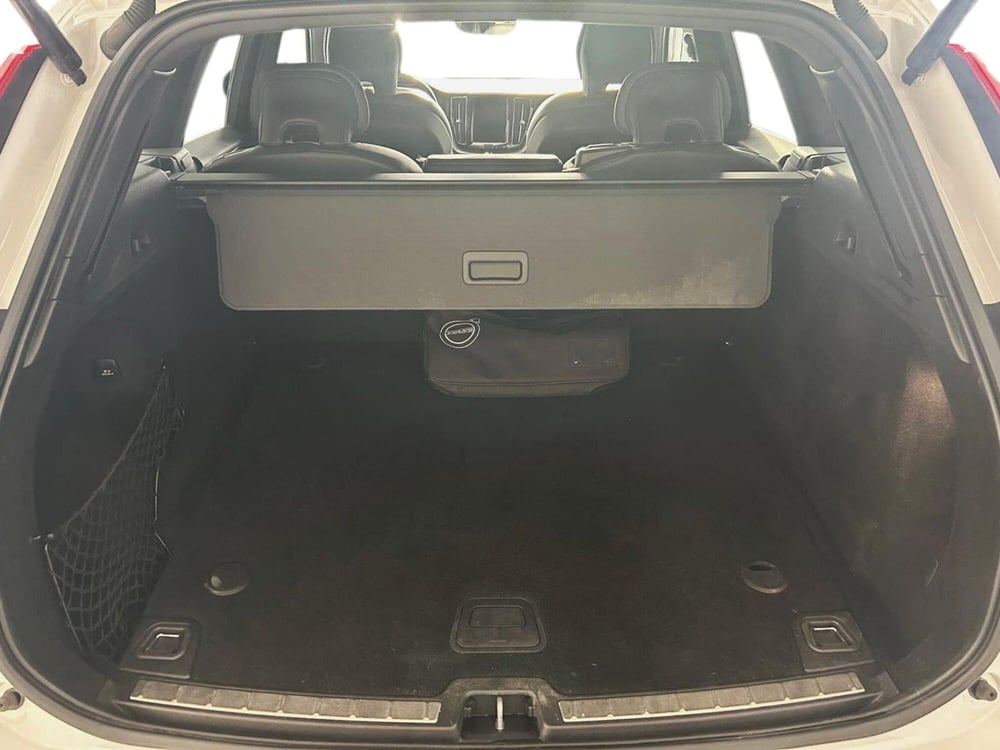 Volvo XC60 usata a Bari (12)