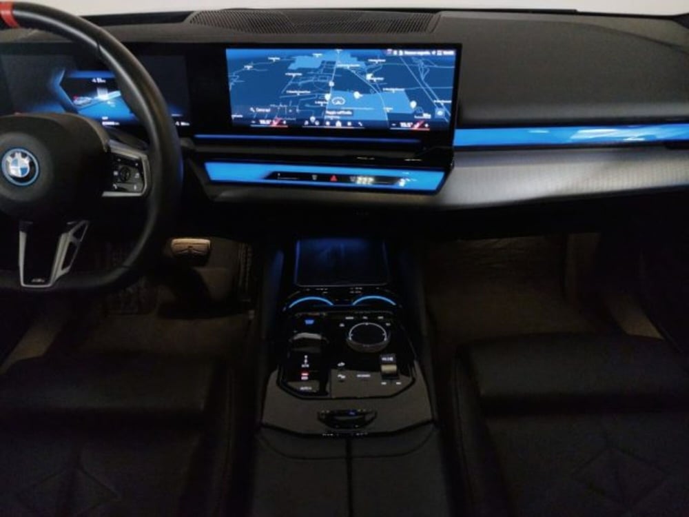 BMW i5 Touring usata a Modena (9)