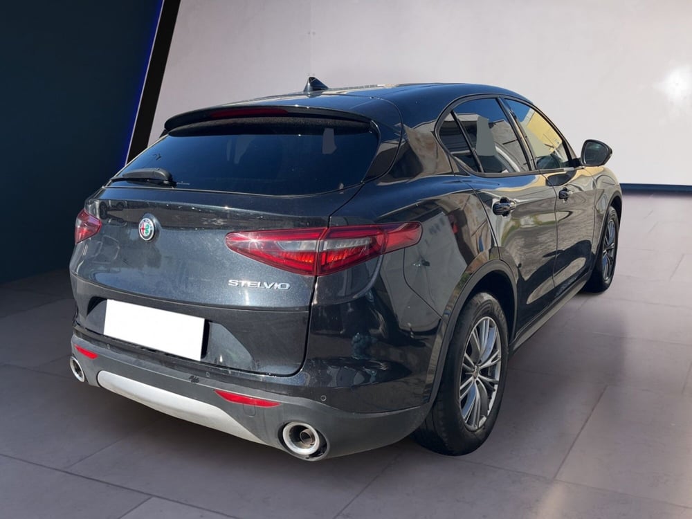 Alfa Romeo Stelvio usata a Torino (5)