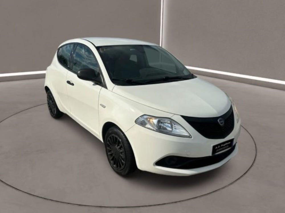 Lancia Ypsilon usata a Caltanissetta