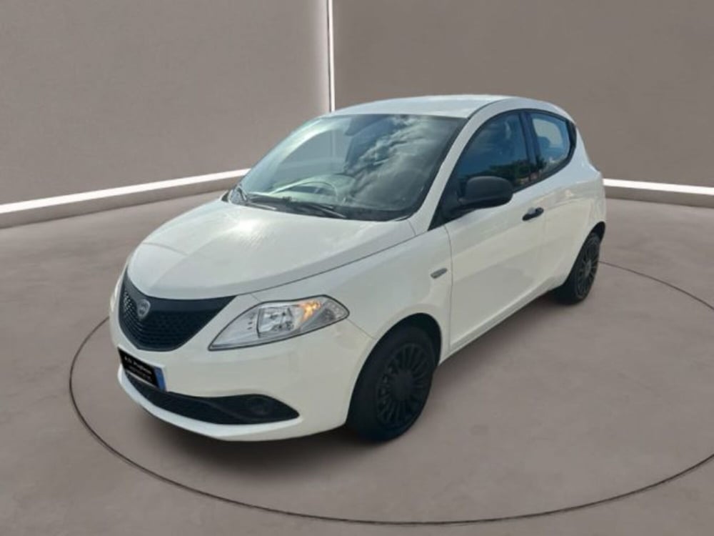 Lancia Ypsilon usata a Caltanissetta (8)