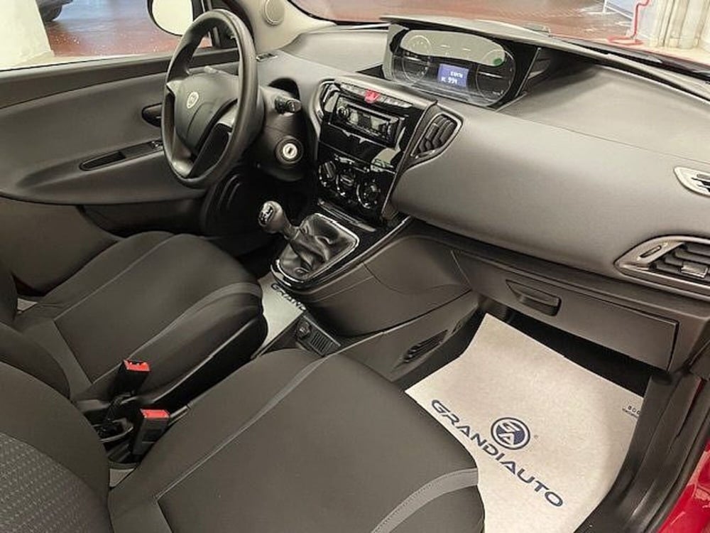 Lancia Ypsilon usata a Alessandria (5)