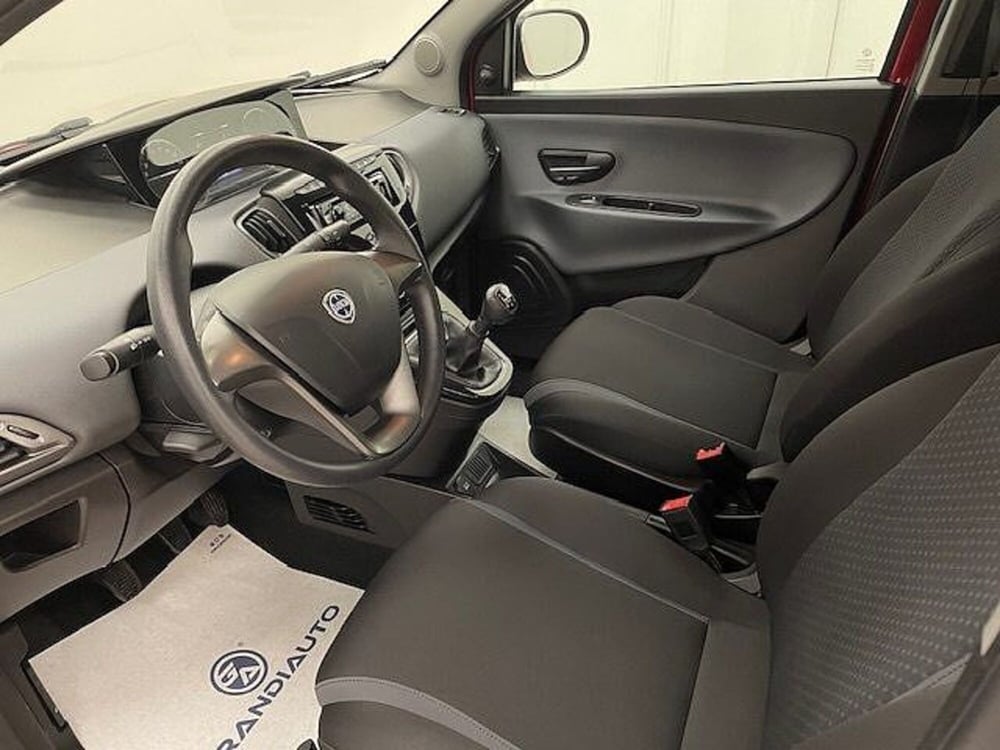 Lancia Ypsilon usata a Alessandria (7)