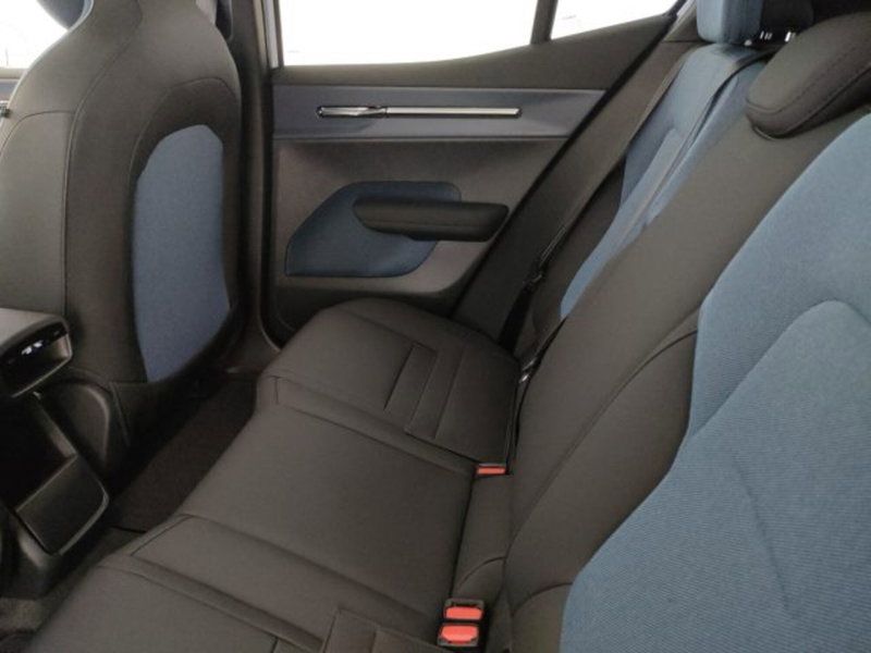 Volvo EX30 Cross Country nuova a Modena (10)