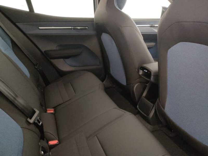 Volvo EX30 Cross Country nuova a Modena (11)