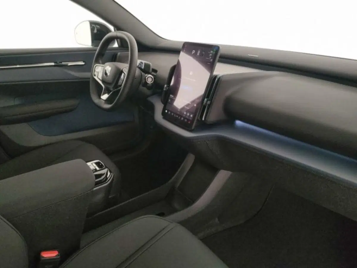 Volvo EX30 Cross Country nuova a Modena (12)
