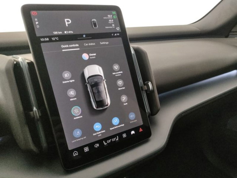 Volvo EX30 Cross Country nuova a Modena (17)