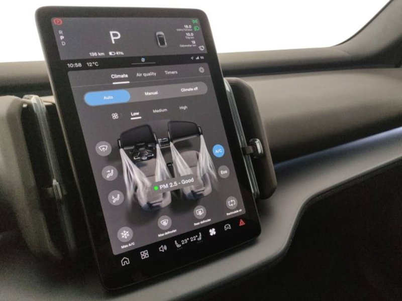 Volvo EX30 Cross Country nuova a Modena (18)