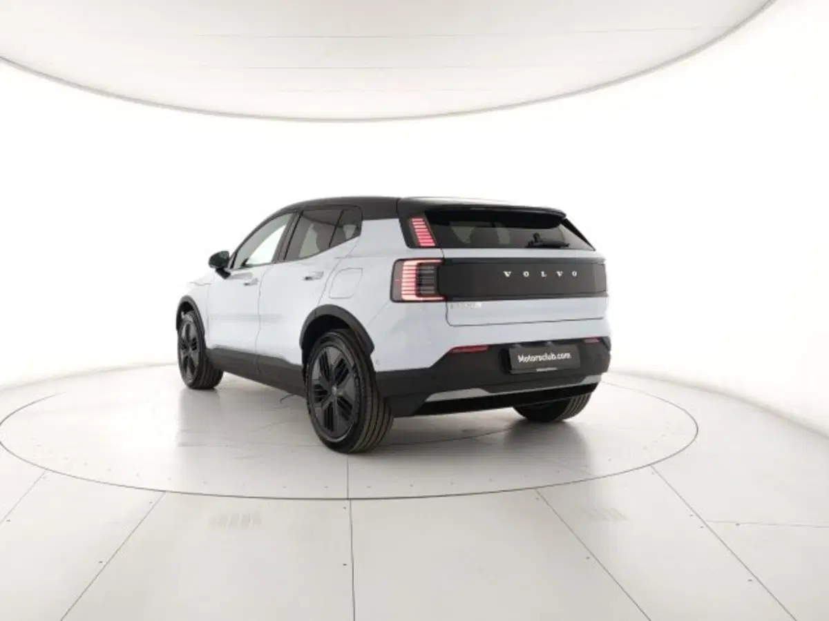 Volvo EX30 Cross Country nuova a Modena (3)