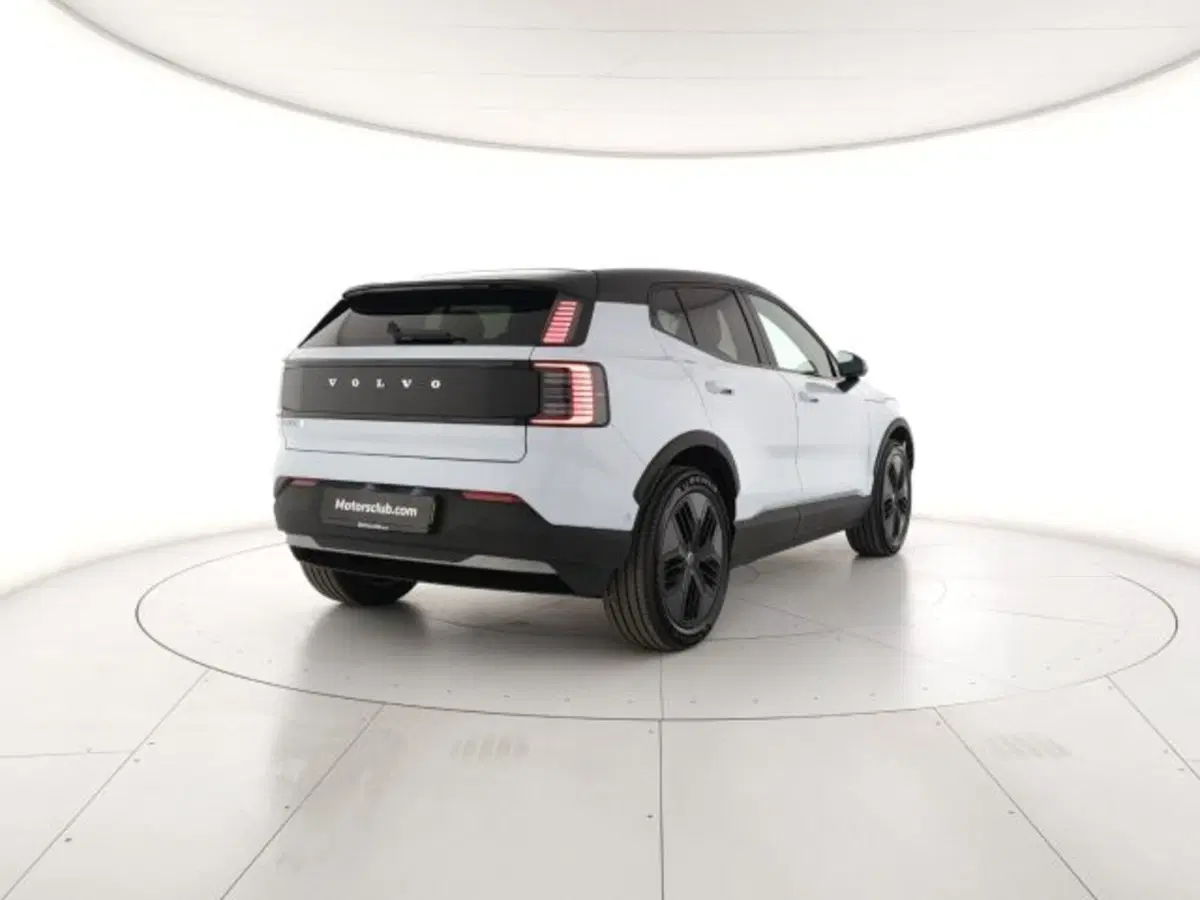 Volvo EX30 Cross Country nuova a Modena (5)