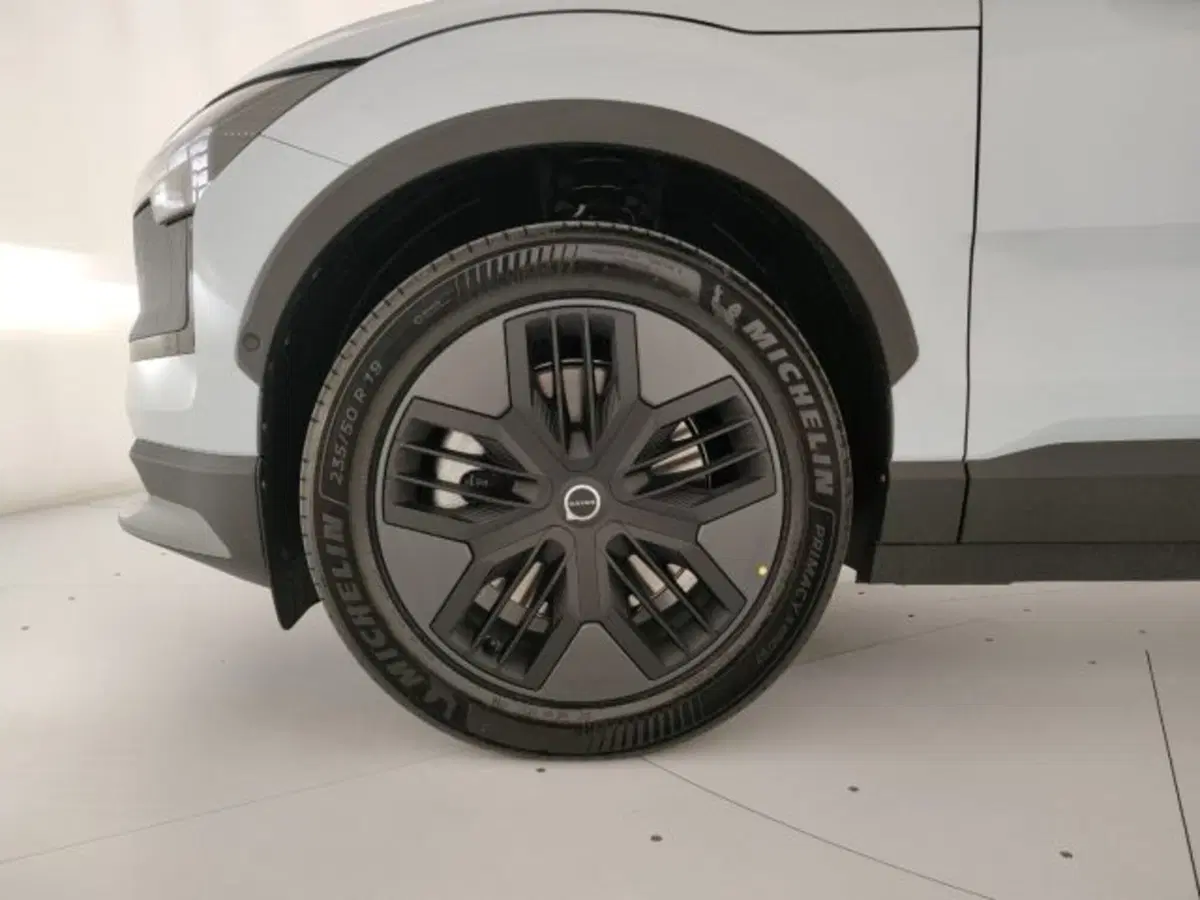 Volvo EX30 Cross Country nuova a Modena (8)