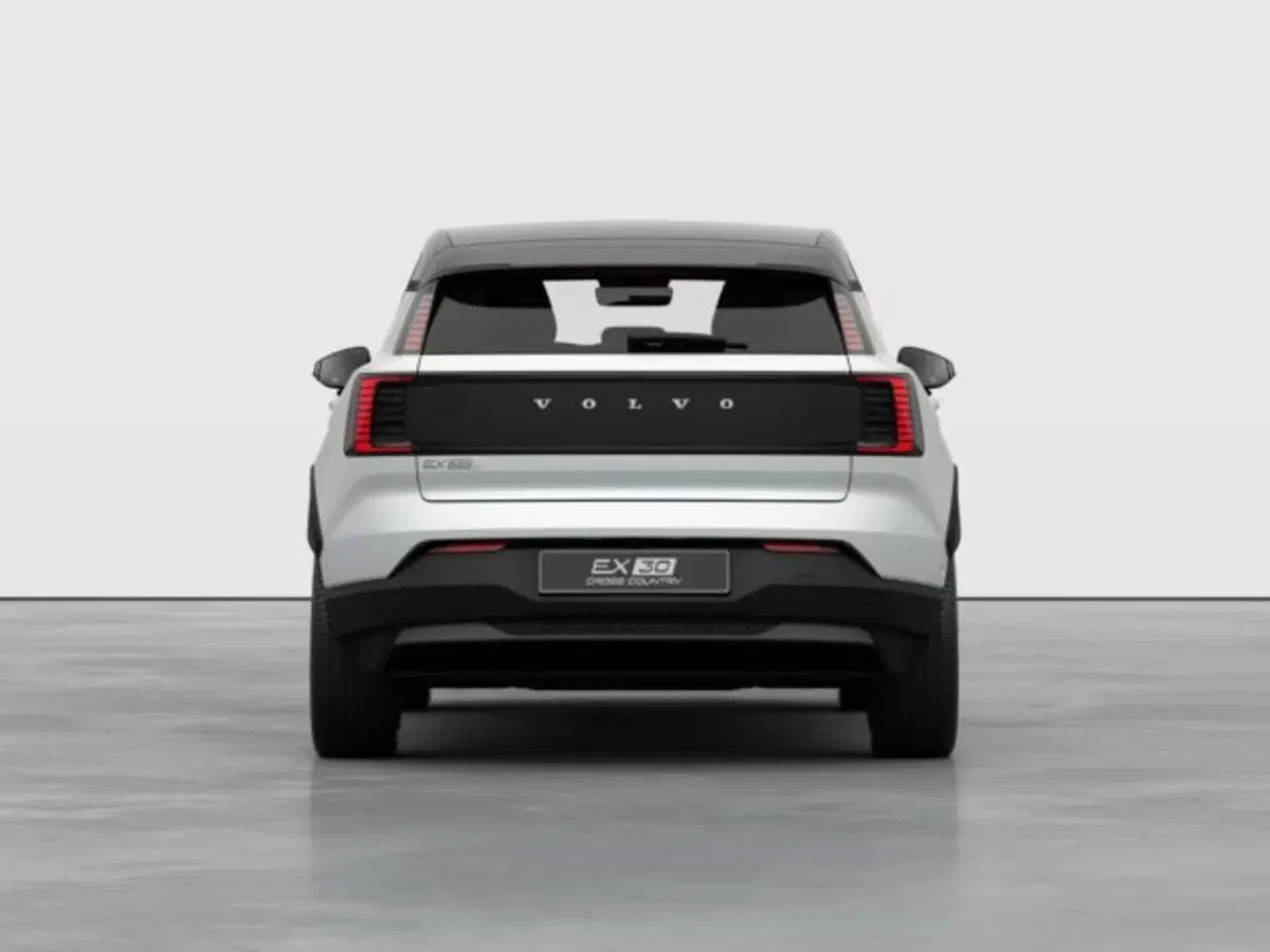 Volvo EX30 Cross Country nuova a Modena (5)